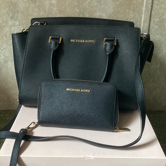 Michael Kors Handbags - Michael Kors BLACK Selma Bag w/ Crossbody Strap & Wallet